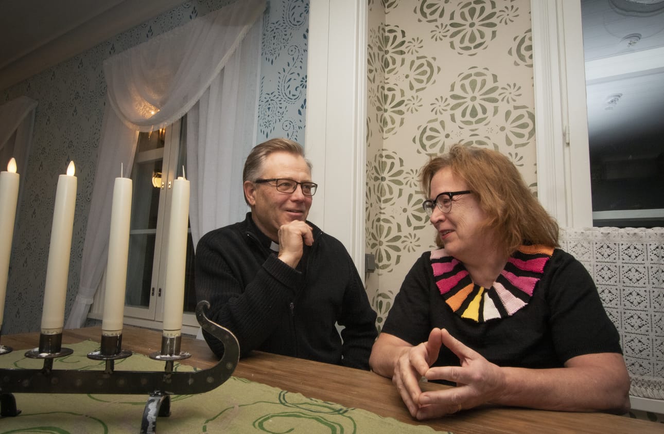 32 vuotta Limingan pappilaa asuttaneet Tornbergit ovat muutoksen edessä. Ilkkaa odottavat eläkepäivät, mutta Helena jatkaa luovuusalan yrittäjänä. Koti vaihtuu useamman sata kilometriä etelämmäs, Kemiönsaaren Taalintehtaalle. Kirkkoherrana Ilkka ehti olla 31 vuotta. Lisäksi hän oli vuoden virkavapaalla toimiessaan Oulun hiippakunnan lähetyssihteerinä.