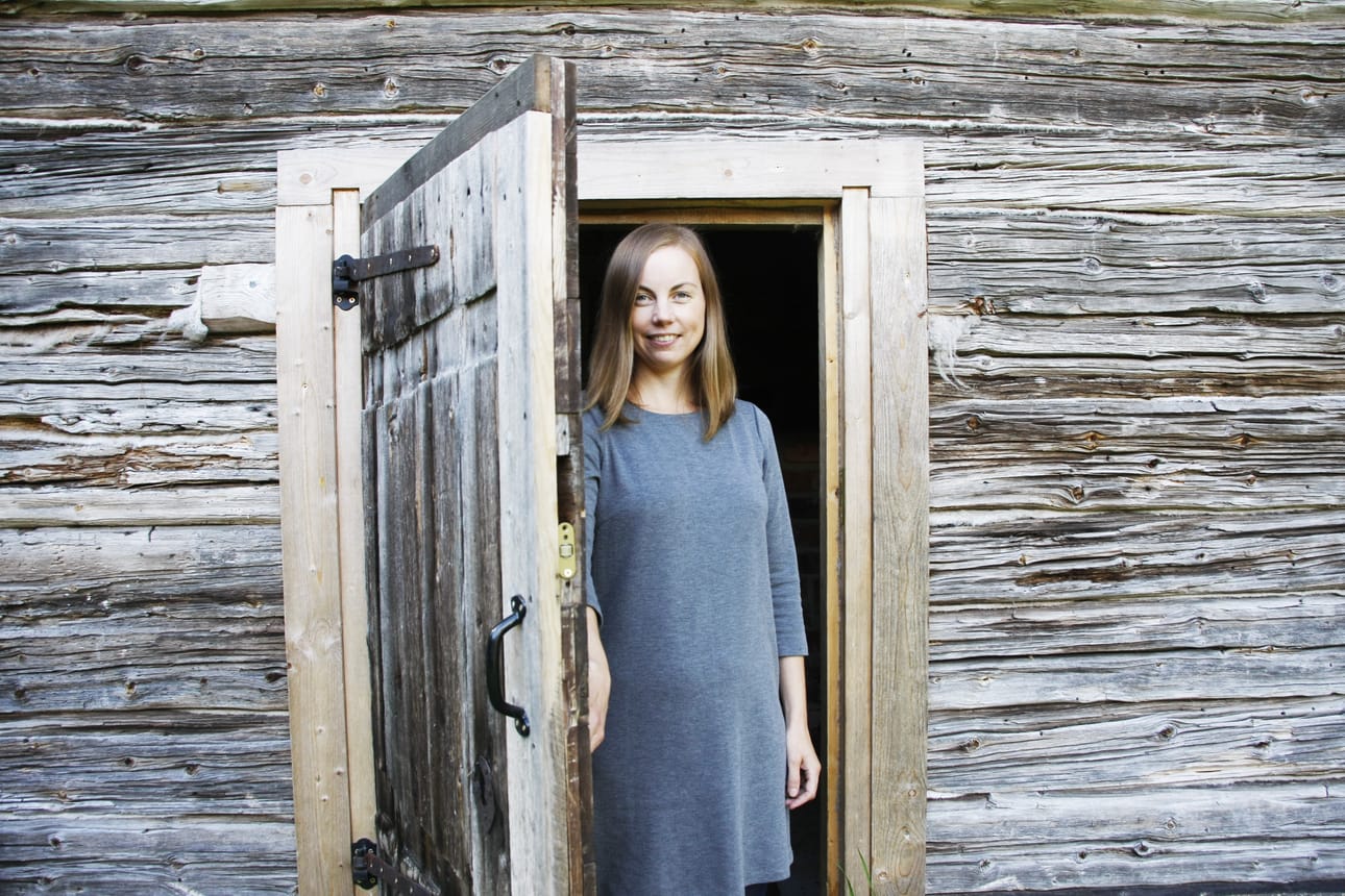 Sanna Roukala arvelee, että mikä hailuotolaisille on tavallista ja arkea, on hänelle edelleenkin erityistä ja hienoa. –¿Yhä jaksan hämmästellä Hailuodon illan valoa; sen sävyä ja kajoa!