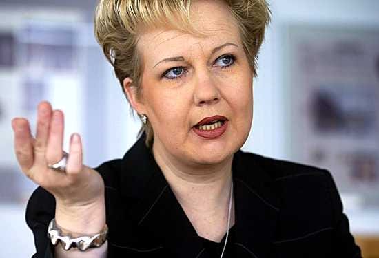 Suvi Linden haluaa lapsipornon kuriin.