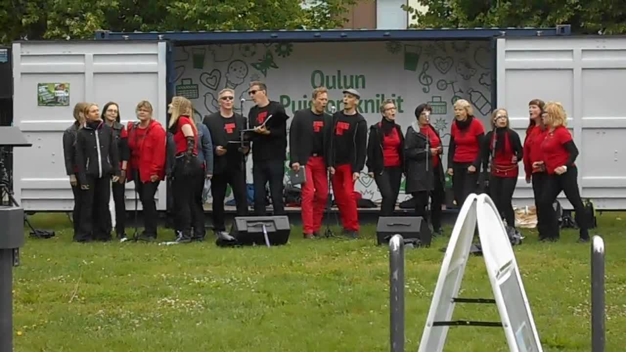 Kuororokkia Heinätorin puistossa