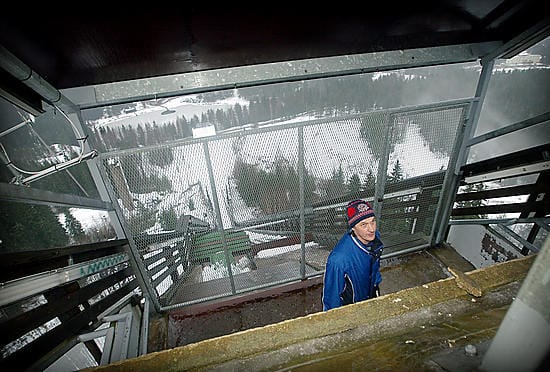 Matti Nykäsen vihkipaikkanakin tunnettu hyppyrimäen torni on rappeutunut huonoon kuntoon.