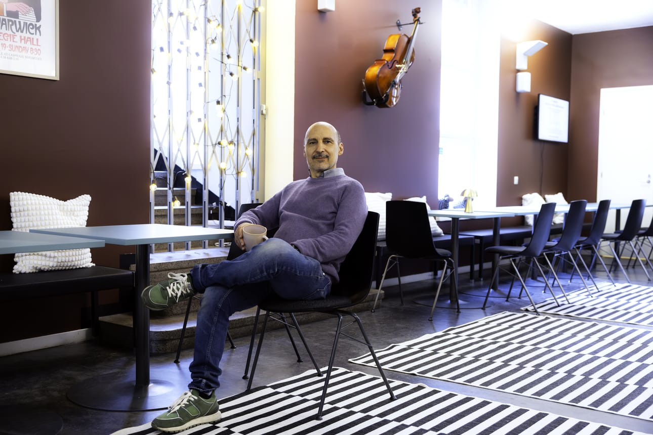 Alejandro Lauria toivoo, että kahvilasta tulee eloisa kokoontumispaikka vaasalaisille.