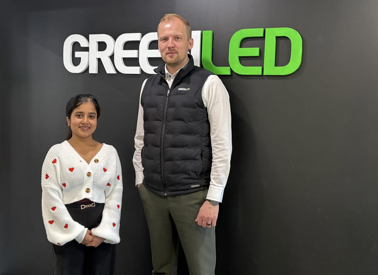 Greenledin Ville Tahkola kannustaa yrityksiä tarjoamaan harjoittelupaikkoja, sillä ne voivat tuoda uutta ajattelua ja tulevaisuuden osaajia. "Kansainväliset harjoittelijat vahvistavat sekä yrityksiä että alueen elinvoimaa, kun heille annetaan aitoja mahdollisuuksia."