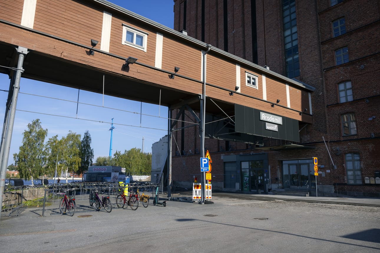 Osoitteeseen Rantakatu 1 rakennettiin höyrymyllyn rakennuksia.