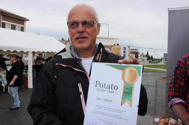 Jan Norrvik sai Vuoden peruna eli Vuoden mukula -palkinnon. KUVAT: TAUNO RIIHILUOMA