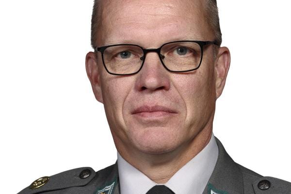 Prikaatikenraali, Porin prikaatin komentaja Vesa Valtonen