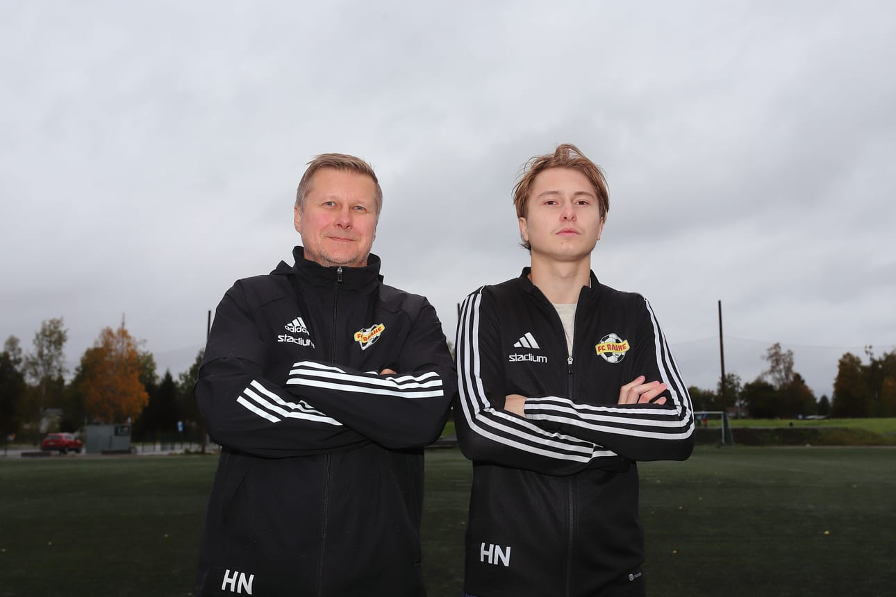 FC Raahen valmentaja Harri Nissinen ja maalitykki Henrik Nissinen ovat valmiita nousukarsintaan.