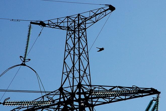 Sähkökatkoksia on ollut yöllä ja aamulla tuhansissa kodeissa.