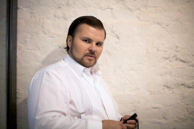 Tenori Mika Nisula konsertoi urkuri Kalevi Kiviniemen kanssa Alajärven kirkossa viikon päästä keskiviikkona.