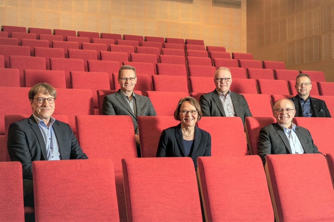 Pankkien yhdistymistä ovat valmistelleet hyvässä yhteistyössä toimitusjohtajat Jussi Ruuhela ja Erkki Mäki, hallintoneuvoston puheenjohtajat Päivi Kujala ja Petri Ollinkoski sekä hallituksen puheenjohtajat Erkki Holkko ja Jaakko Korkonen.