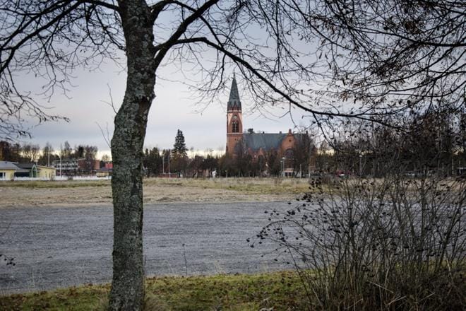 Kauhavan koulukeskusta on määrä ryhtyä rakentamaan ensi vuonna paikalle, josta aikaisempi koulukeskus on purettu pois. KUVA: JUHA AHO-PYNTTÄRI