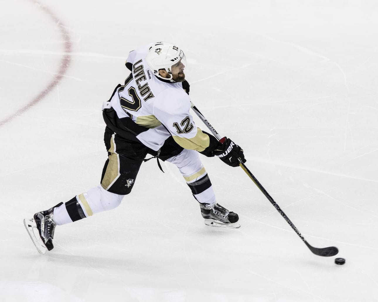 Pittsburgh Penguins voitti NHL:n mestaruuden maanantain vastaisena yönä. Kuvassa Ben Lovejoy.