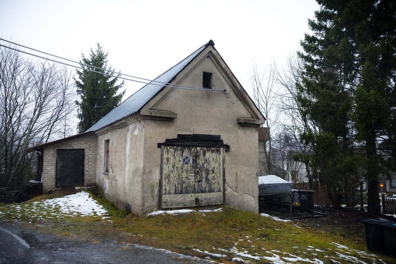 Yksi menneisyyden jäänne, Pohdon sauna, rapistuu Varisselänkadun ja Kaivotien (ent. Kaivokatu) välissä. Muurarimestari Pohdon rakentama, osittain kivestä tehty sauna oli aikoinaan suosittu kylpemispaikka.