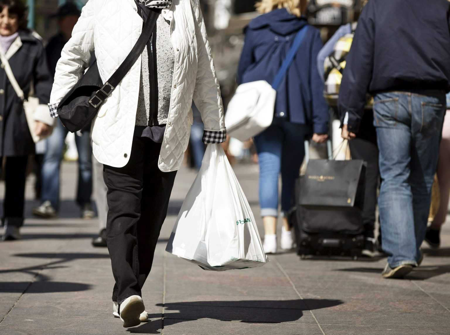 Lidl nosti muovikassien hintaa ja pussien myynti lähti laskuun – tavoite yhä kaukana