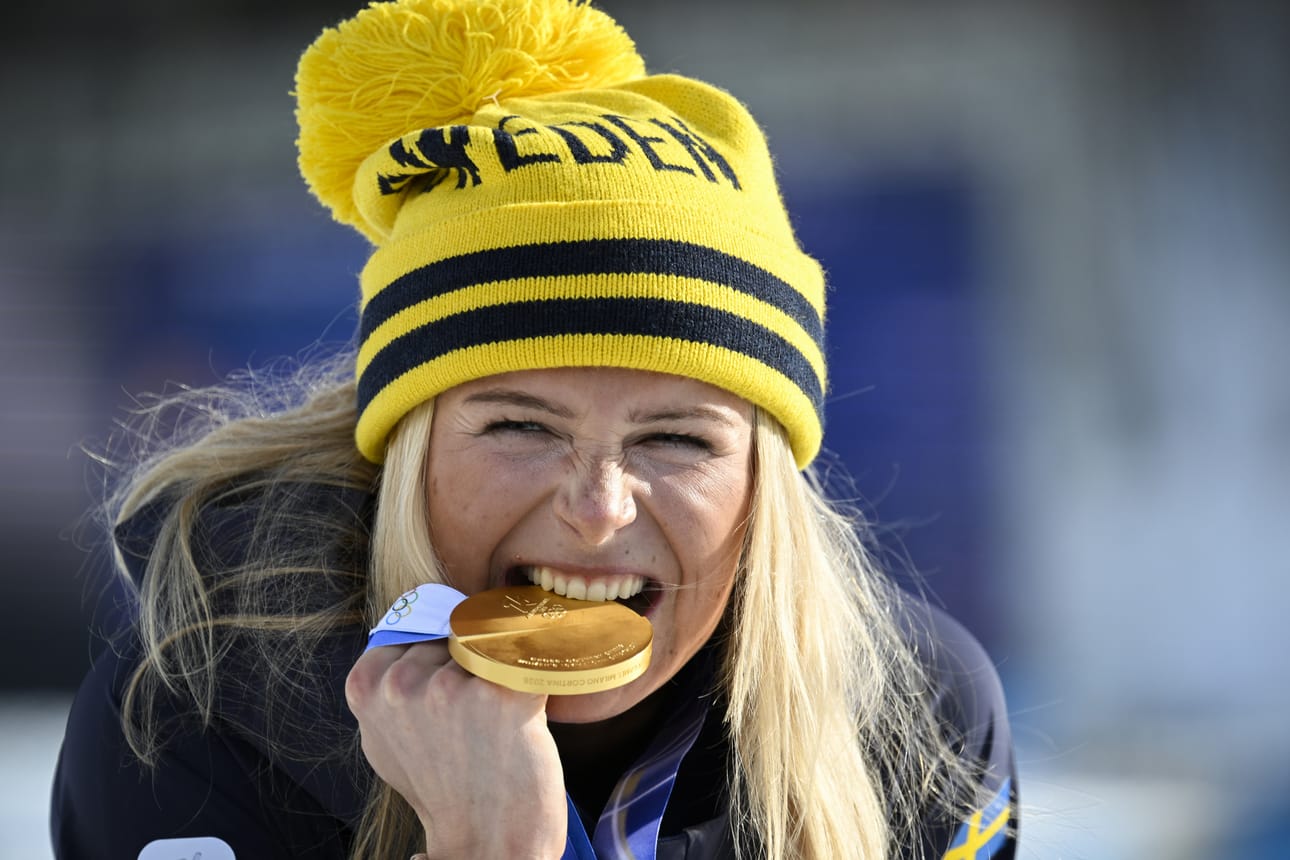 Ruotsin Frida Karlsson pääsi maistamaan kultaa olympialaisten ensimmäisessä hiihtokisassa.