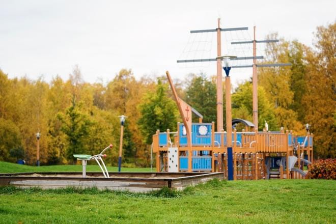Kiireellisessä huostaanotossa lapsi on aina vakavassa vaarassa. Sitä voidaan toimenpiteenä verrata pakkohoitoon, jolloin viranomainen käyttää suurinta julkista valtaansa. Kiireellinen sijoitus on voimassa 30 päivää. Sinä aikana sosiaalityöntekijän pitää viedä lapsen asiaa eteenpäin. KUVA: SAMPPA TOIVONEN