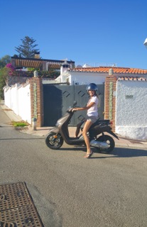 Aika harvoin tulee käytyä Kuusamossa, koska perheessämme on paljon lapsia ja eläimiä, Espanjassa asuva Riina-Maija Palander sanoo.