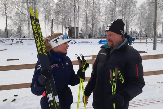 Jasmi Joensuu odottaa innolla uransa ensimmäisiä aikuisten arvokisoja. Joensuu ei ole hankkinut manageria vaan on hoitanut sponsoriasiat itse. Isän Timo-Jaakko Joensuun mukaan tytär on helposti lähestyttävä ja tulee toimeen kaikkien kanssa. KUVA: TIMO-JAAKKO JOENSUUN KOTIALBUMI