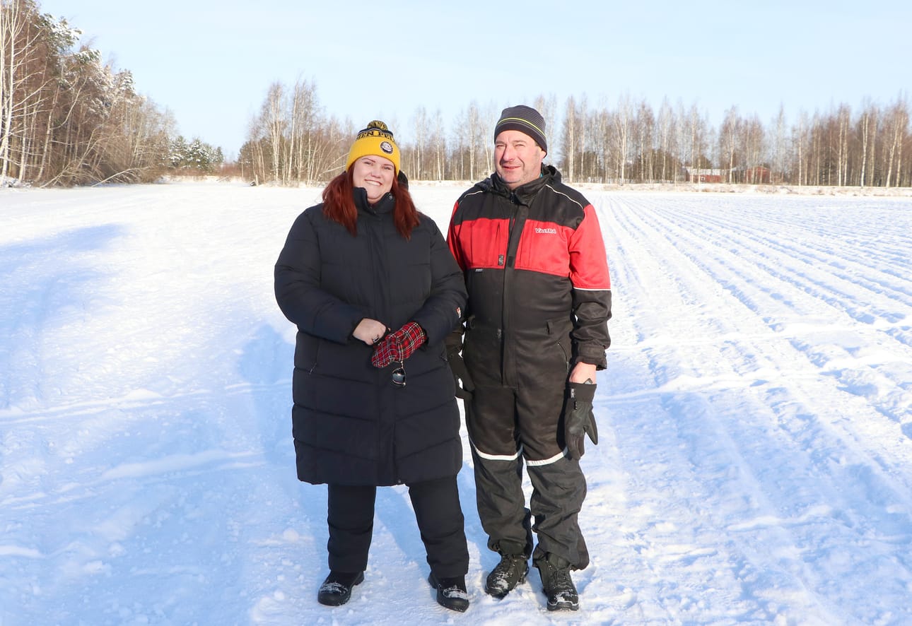 Marjut Luoma ja Mikko Ojanperä Kortesjärven Hevosjalostusyhdistyksestä luottavat, että sää suosii tulevaa tapahtumaa.