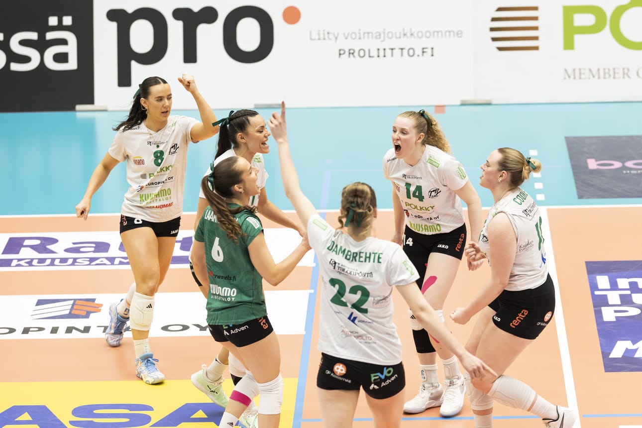 Pölkky Kuusamon lentopallon Suomen mestaruus on enää sinettiä vaille. Perjantai-iltana joukkue otti finaalisarjan kolmannen voittonsa päihittämällä Puijo Wolleyn erin 3–1.