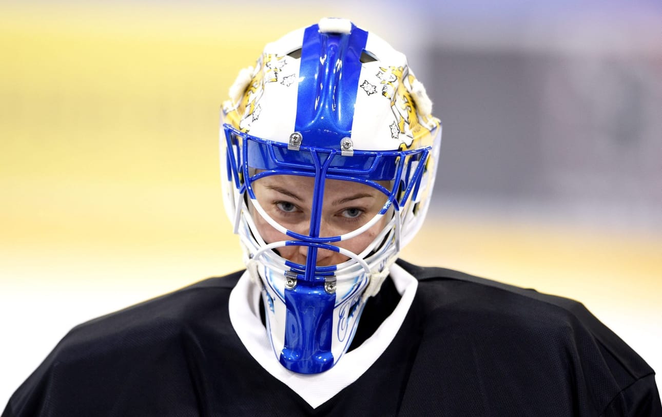Maalivahtien arvioinnissa Hockey News nostaa Noora Rädyn kymmenenneksi. Lehti arvioi, että 34-vuotias Räty olisi hyvä hankinta jonkun nuoremman maalivahdin pariksi. Arkistokuva. LEHTIKUVA / Martti Kainulainen