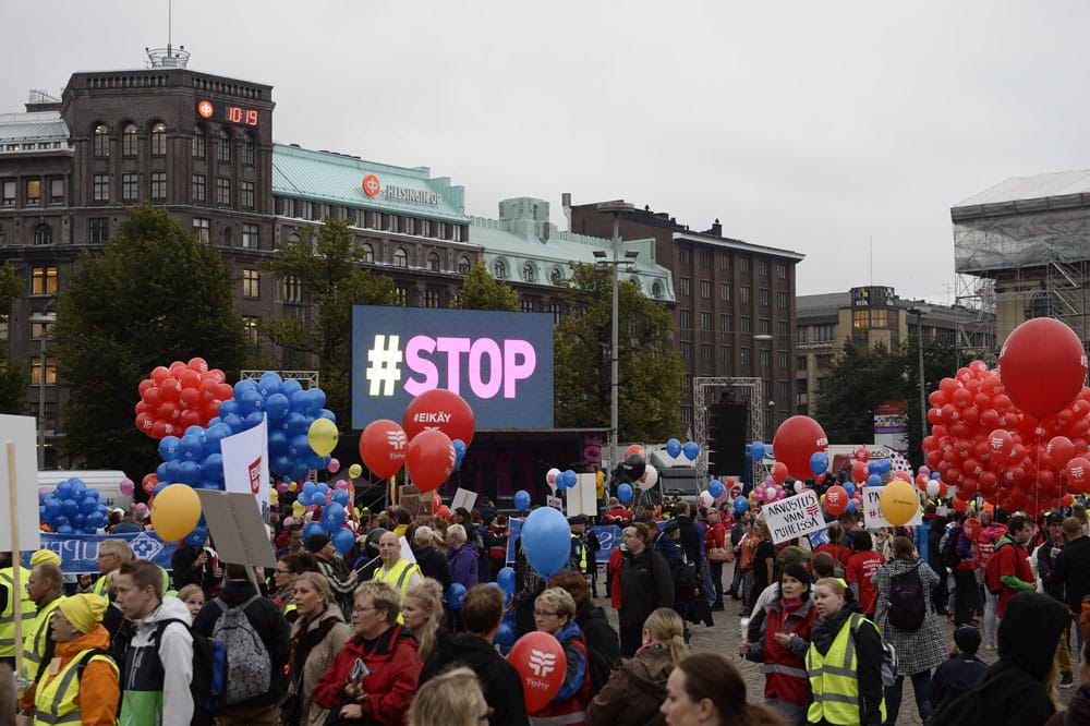 Helsingin Rautatientorilla järjestettiin suuri mielenosoitus.