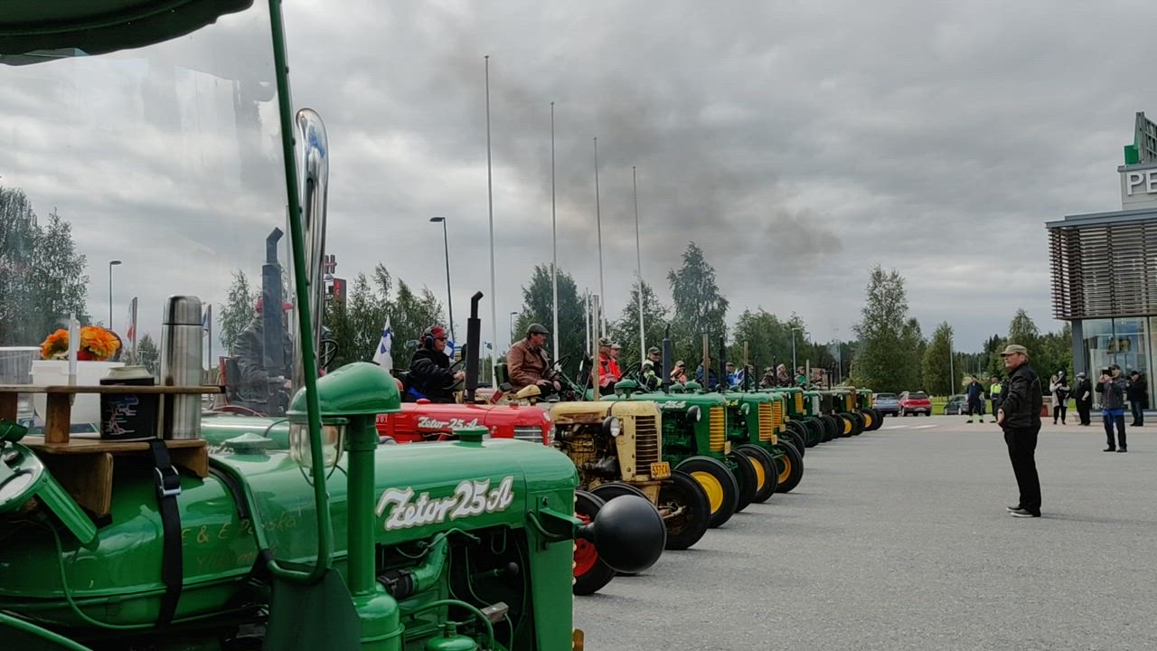 Raahen Seudun Zetoristit antoivat ilmoille Zetor-sinfonian Kuusamossa.