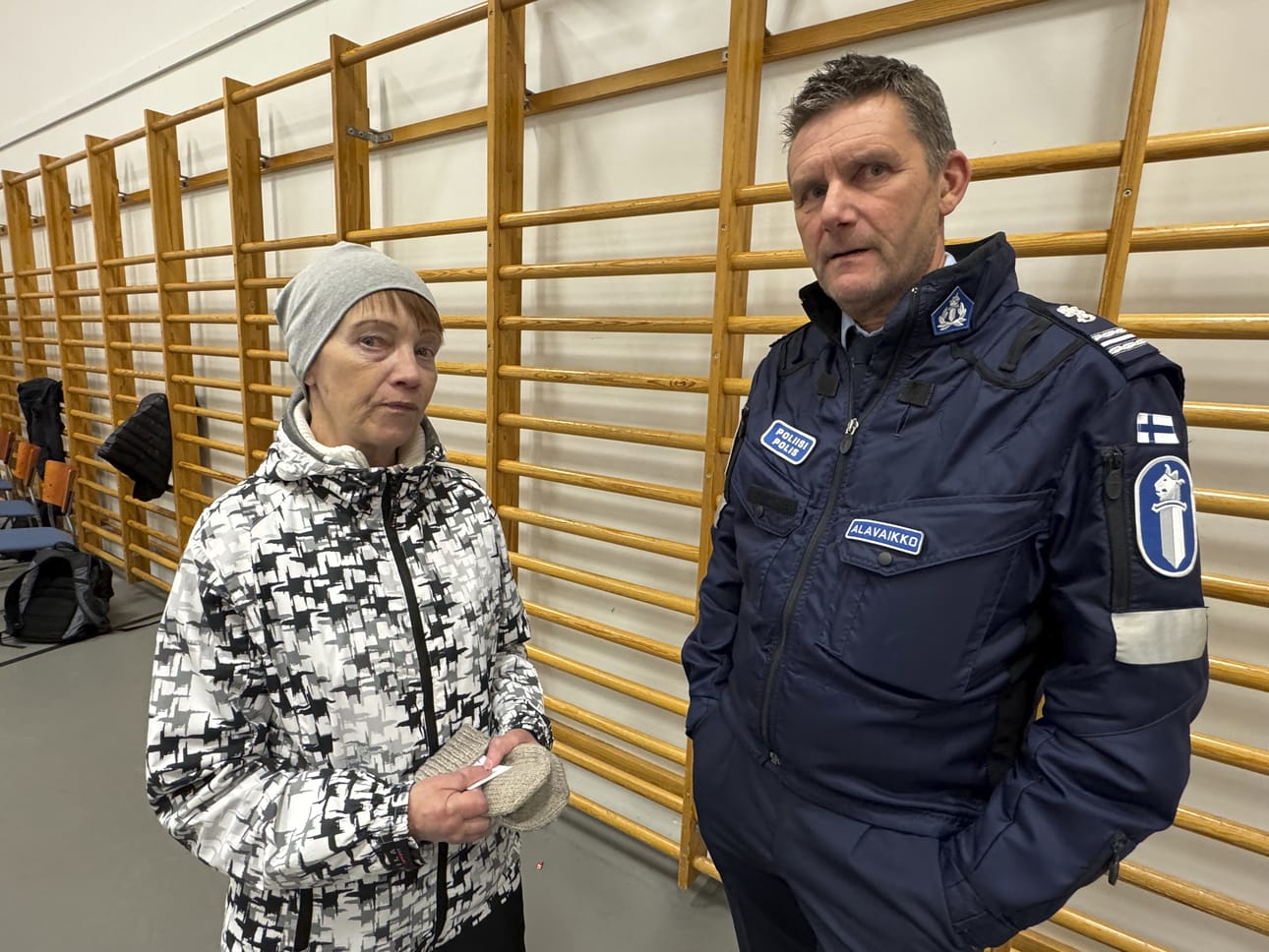 Maaret Räisänen halusi tietää miten poliisi ja puolustusvoimat tekevät yhteistyötä. – Tekevätkö poliisit ja sotilaspoliisit yhteistyötä, Räisänen kysyi. Ylikomisario Veijo Alavaikko vastasi, että tekevät, mutta yhteistyötä voidaan entisestään lisätä.