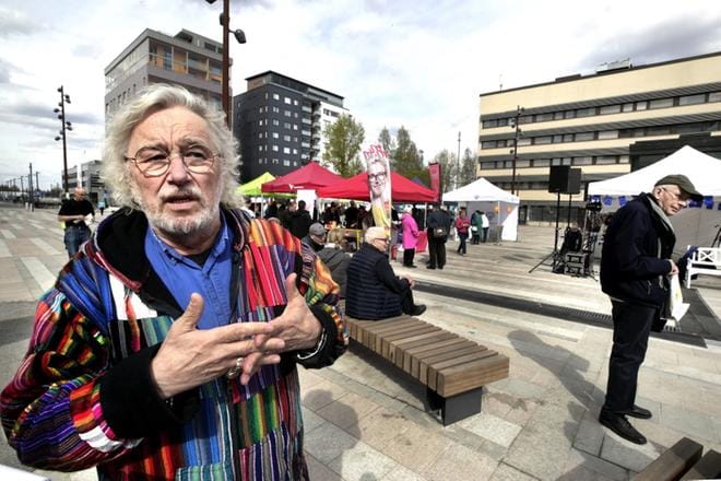 Hessu Laaksonen ei aio missään tapauksessa jättää EU-vaaleja väliin. Hänen mukaansa Ranska–Saksa-akselilta on lähtöisin paljon päätöksiä, jotka vaikuttavat arkeen myös Suomessa. Laaksosen mielestä EU-parlamenttiin tarvitaan päättäjiä, jotka pitävät Suomen puolta. Suomesta mepiksi pääsee 13. KUVAT: JOUKO HÄNNINEN