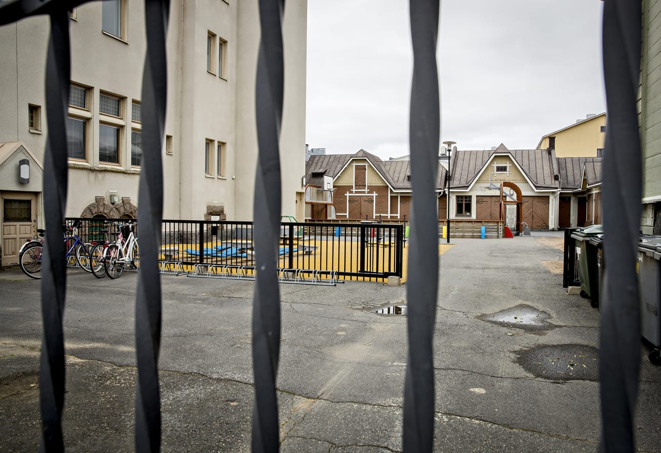 Avin huhtikuisessa tarkastuskertomuksessa ilmenee puutteita Skolgarantiföreningen r.f.:n työsuojelun yhteistoiminnassa. Yhdistyksen alla toimii ruotsalainen koulu ja jatkossa myös päiväkoti.