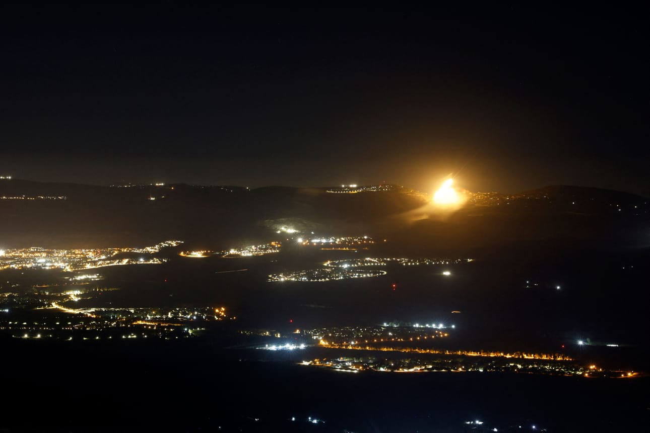 Hizbollah ja Israel ovat tulittaneet toisiaan raja-alueella lähes päivittäin sen jälkeen, kun Gazan sota alkoi yli yksitoista kuukautta sitten. Arkistokuva elokuulta 2024. LEHTIKUVA/AFP