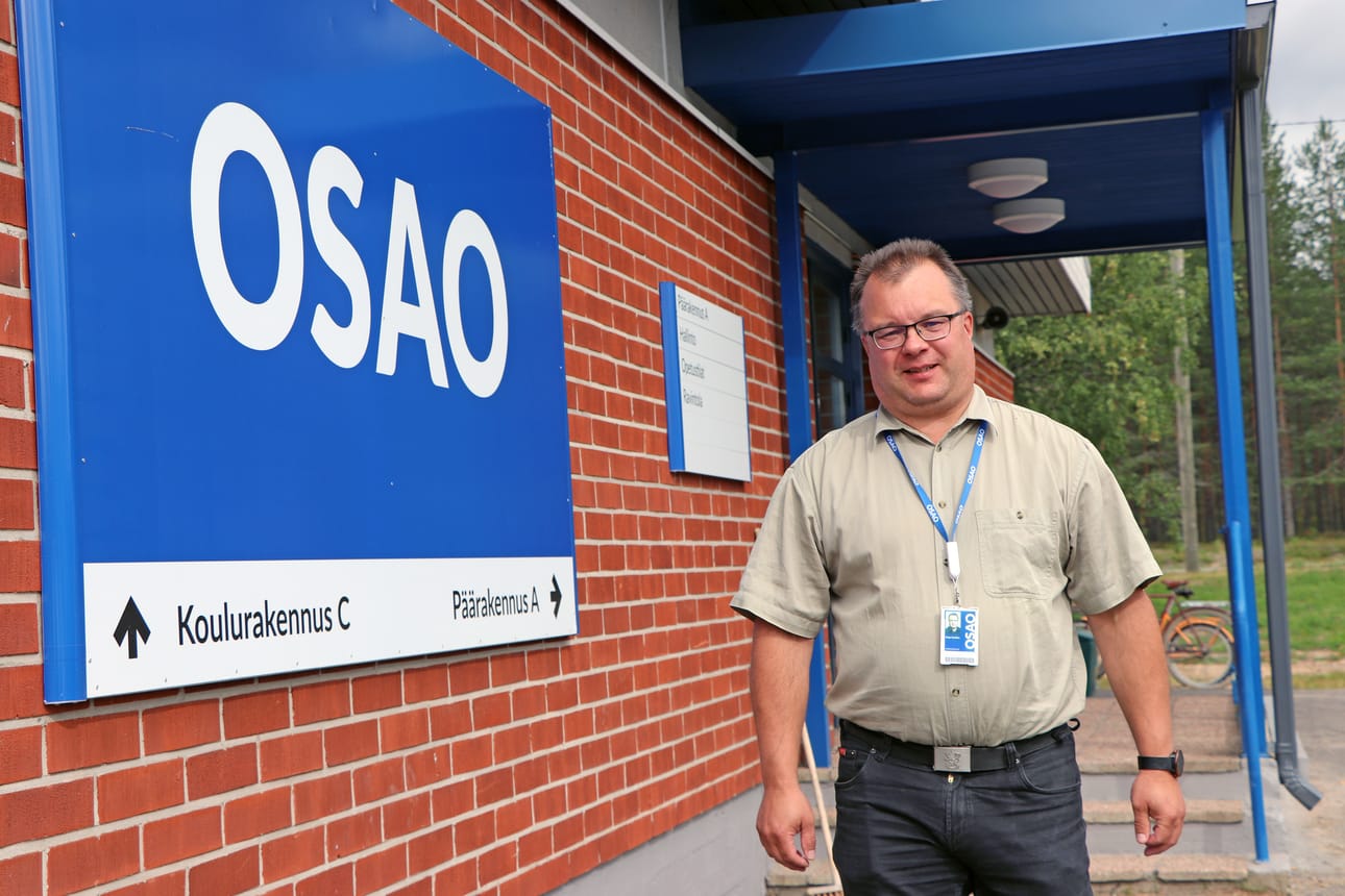 Keijo Kaukko kehottaa hakeutumaan opiskelemaan ja toisaalta myös kertomaan opintotoiveista ammattioppilaitokselle.