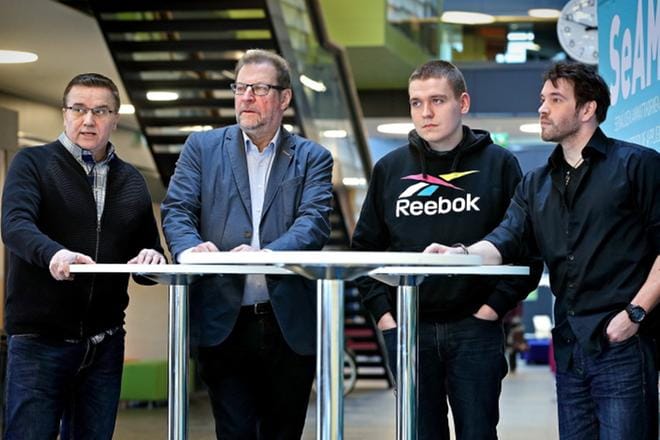Seamkin foorumissa vierailleet yrittäjä Jari Hautamäki (vas.), professori Leo Nyqvist, tutkija Henri Hyvönen ja näyttelijä Ville Orttenvuori purkasivat myyttejä miesten puhumattomuudesta. KUVA: KARI LÖFHJELM