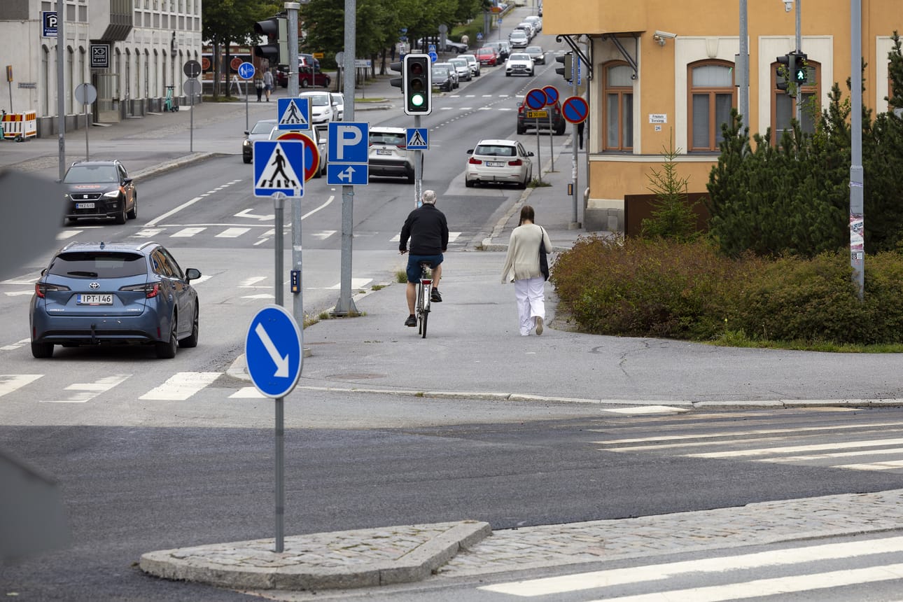 Hietasaarenkadun ja Konepajakadun torinpuoleiseen reunaan tehdään pyörätie, joka kulkee yhtenäisesti Klemettilästä Sisäsatamaan.