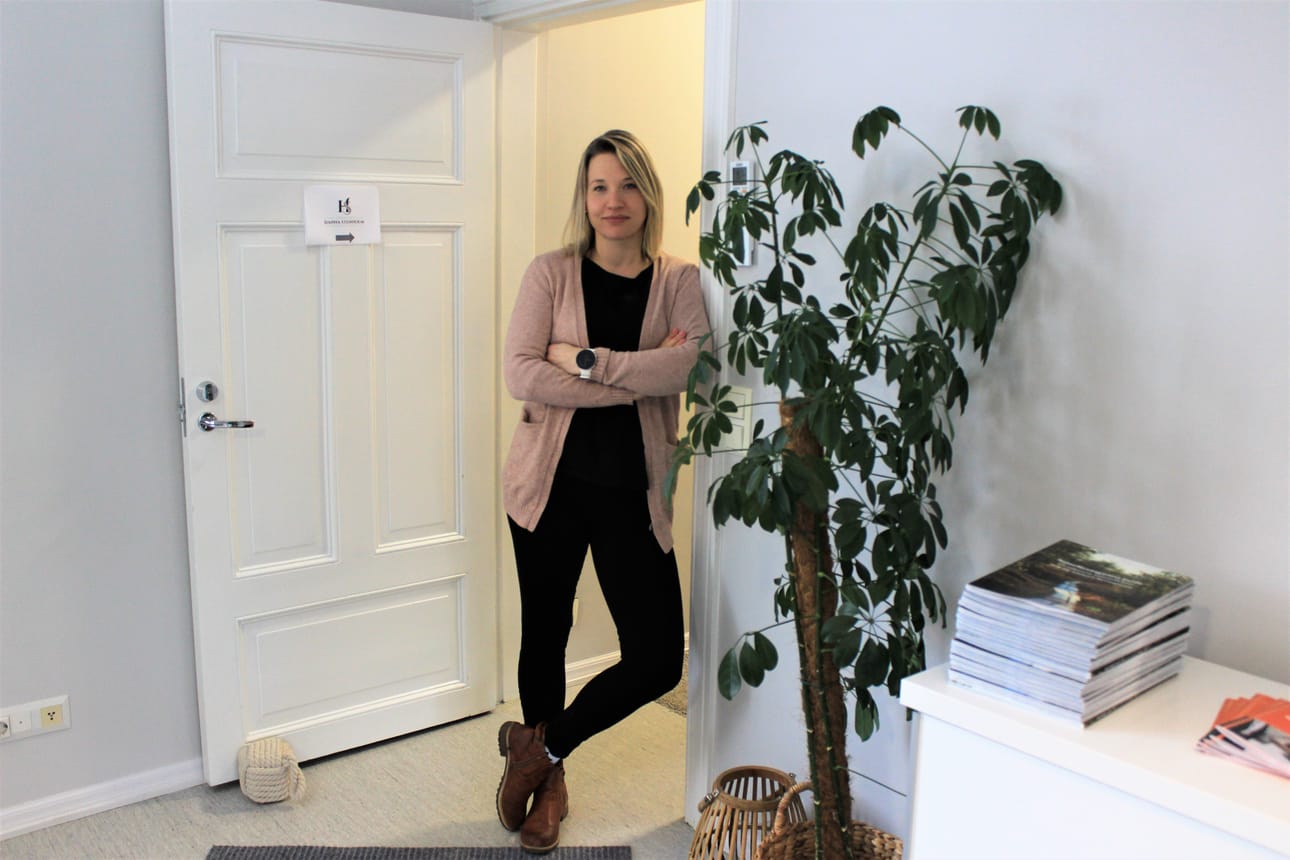 Susanne Öström vie kahta hanketta eteenpäin Kristiinan elinkeinokeskuksessa.