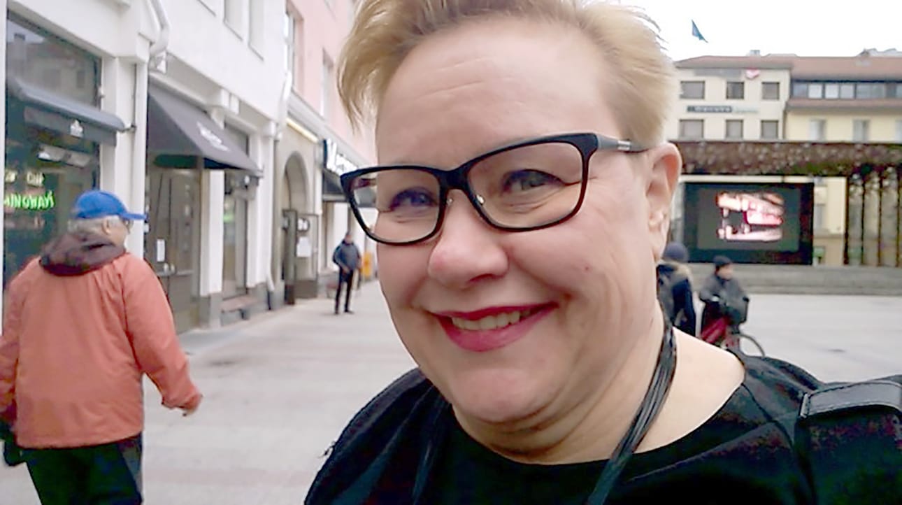 Sirpa Pietikäinen (kok.) muistuttaa, että Suomi on saanut EU:lta pysyvän poikkeuksen hallintarekisteriasiassa.