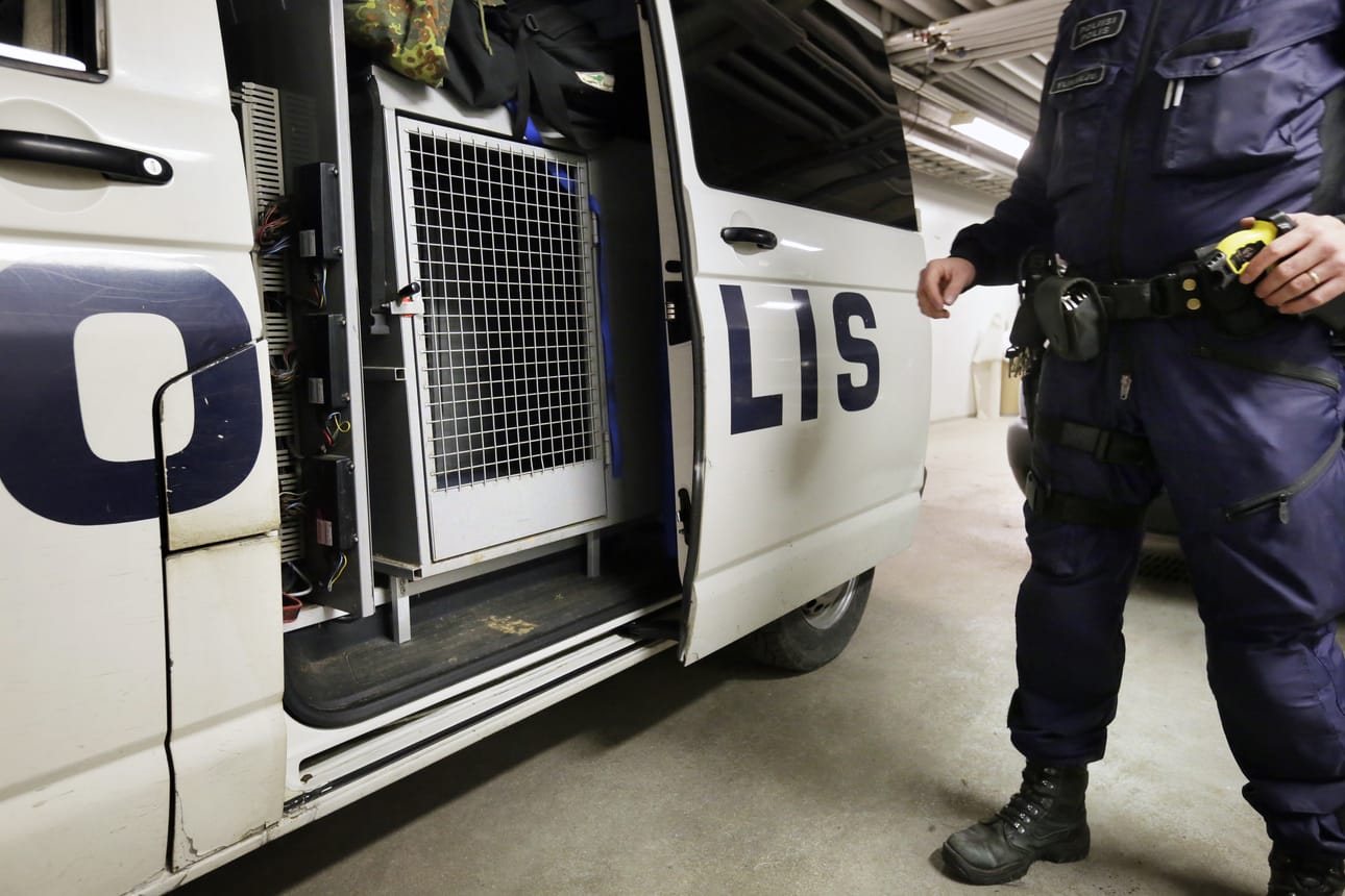 Koulutuksella pyritään siihen, että rajan molemmin puolin päästäisiin nopeasti toiselta puolelta tulevien rikoksentekijöiden perään. Arkistokuva.