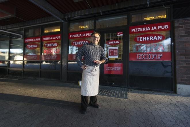 Feri Ansari ei ymmärrä sitä, että suomalaiset on todettu maailman onnellisimmaksi kansaksi. – Mutta kun suomalainen ryyppää, niin hymy aukeaa.
