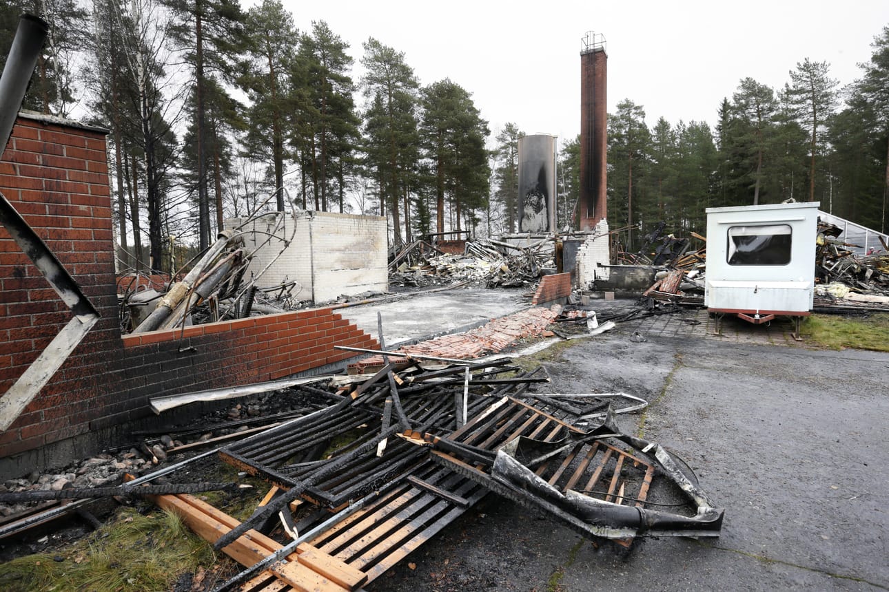 Metsäntutkimuslaitoksen rakennus tuhoutui tulipalossa lokakuussa 2015.