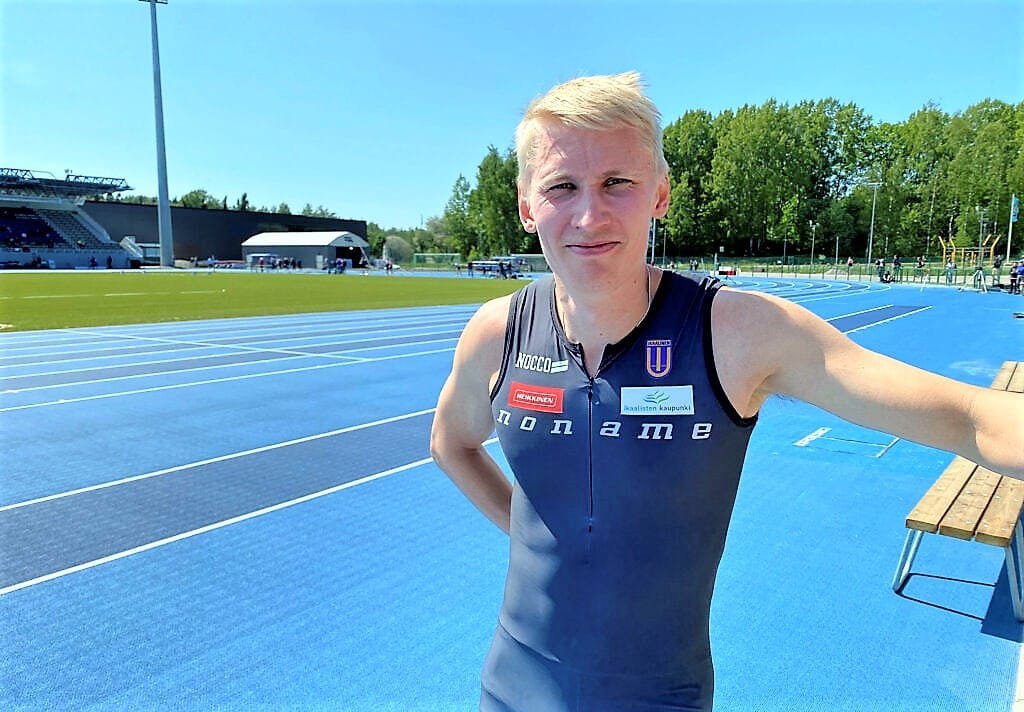 Samuli Samuelsson sivusi 100 metrin SE:tä.