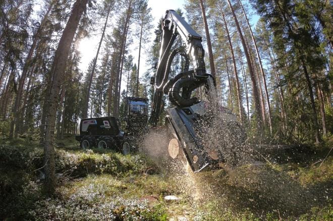 Koivulahtelaisyritys panostaa tuotekehitykseen. Uuden hybridi-harvesterin sähkömoottorissa riittää yrityksen mukaan vääntöä.
