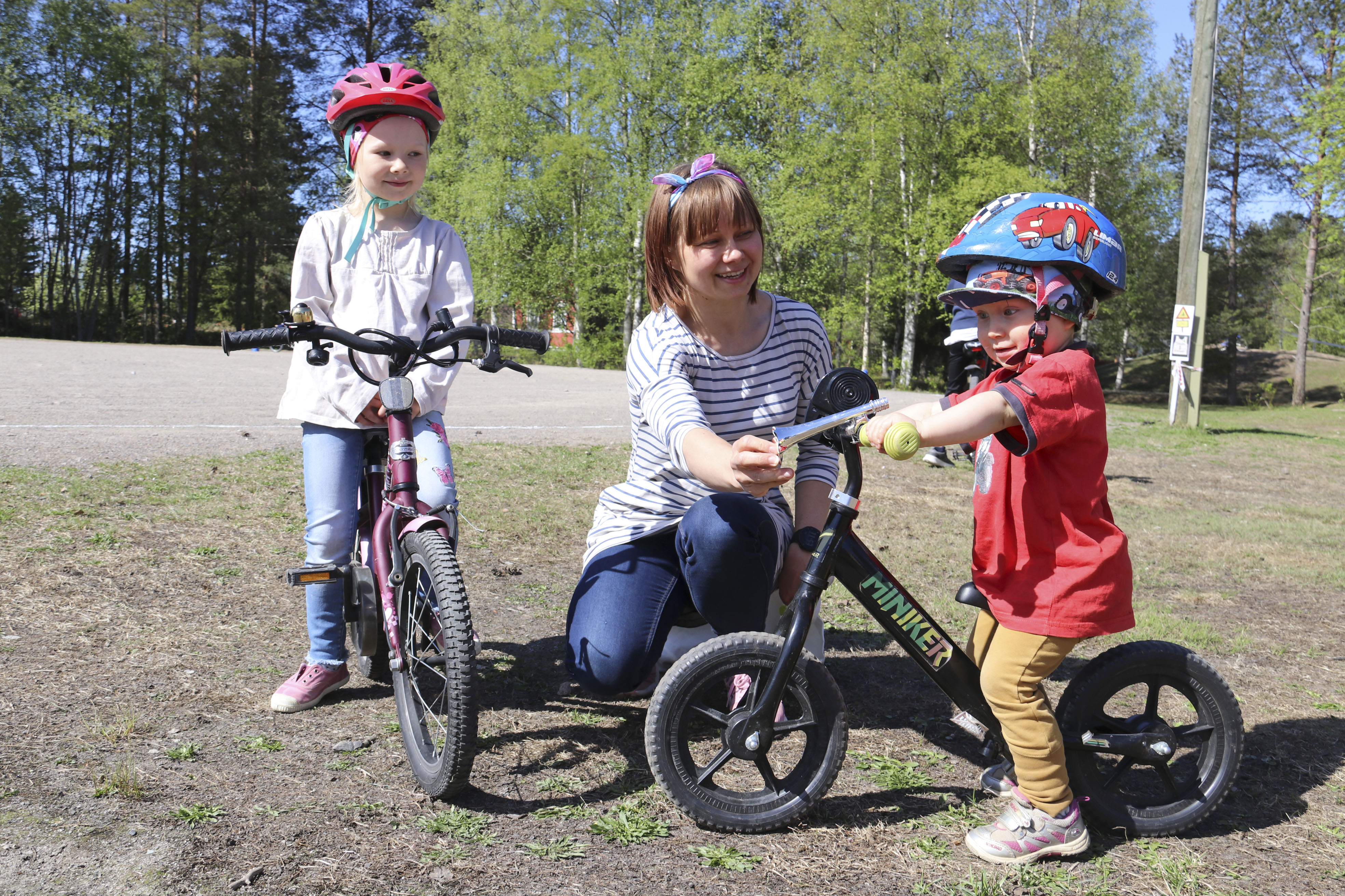 Ella, Anna ja Veikko Petäjäkangas saapuivat tapahtumaan kolmistaan. Veikko aikoi osallistua ajoihin ensi vuonna.