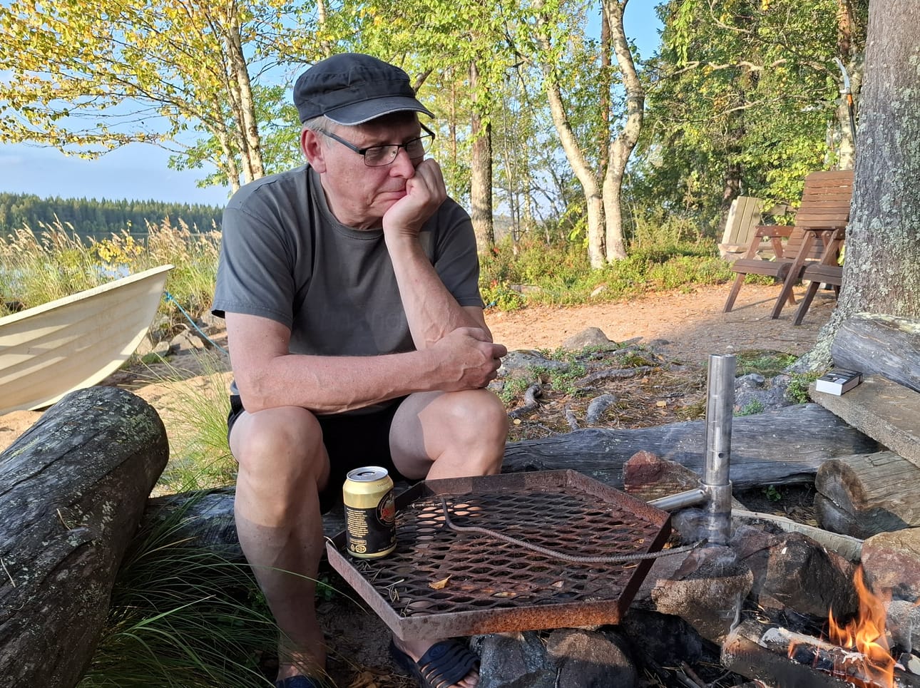 Jukka Antila sijoitti romaaninsa Koillismaan korpeen, jossa voisi kenties asua muinaissuomalainen kansa. Kuva on hänen mökiltään Pudasjärven Kosamonjärven rannalta.
