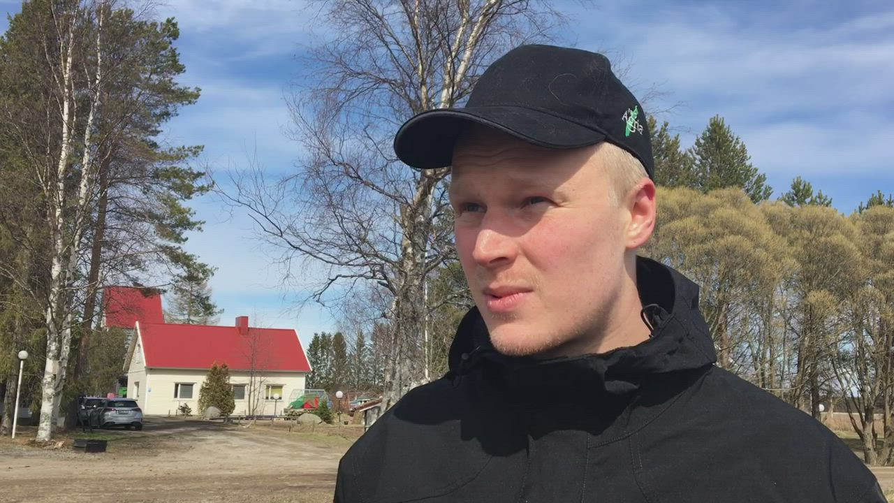 Lumijokinen nuori tilallinen Tuomas odottaa ensimmäistä varsinaista satoaan tilallisena – katso viljelijän haastattelu!