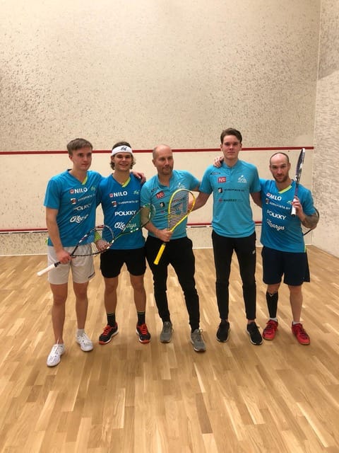 SC-Ruka saavutti päättyneela kaudella SM-pronssia squashliigasta. Kuusamon turnauksessa viime lokakuussa pelasivat Samuli Niskala (vas.), Erik Jakobsson, Marko Kämäräinen, Oskari Laitinen ja David Clegg