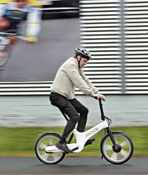 Gocycle on persoonallisen näköinen kulkupeli, jolla pyöräily sujuu kuitenkin nopeasti. Puuttuvan tarakan joutuu korvaamaan vaikka kunnollisella repulla, jos haluaa kuljettaa tavaraakin mukanaan.