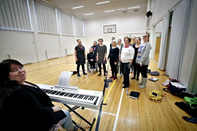 Lauluyhtye Vocal löysi kuukauden kestäneen tuskallisen etsinnän jälkeen sopivat harjoitustilat Seinäjoen lukiosta, missä kokoonpano harjoittelee kerran viikossa. KUVA: TOMI KOSONEN