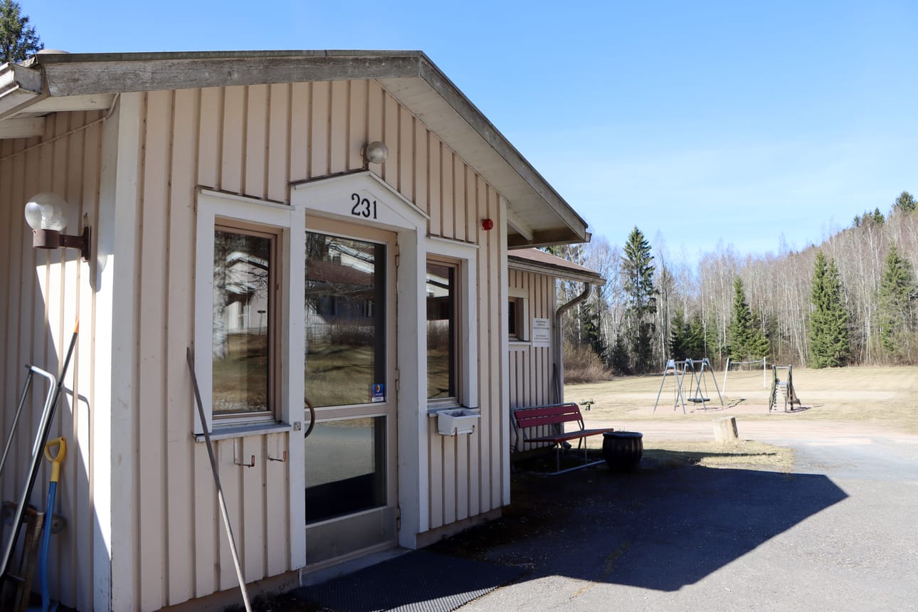 Saukkorannan leirikeskuksen alatalon alapohjarakenteissa todettiin kuntotutkimuksissa kauttaaltaan mikrobivaurioita, ja rakenteiden kosteus oli paikoin selvästi koholla.