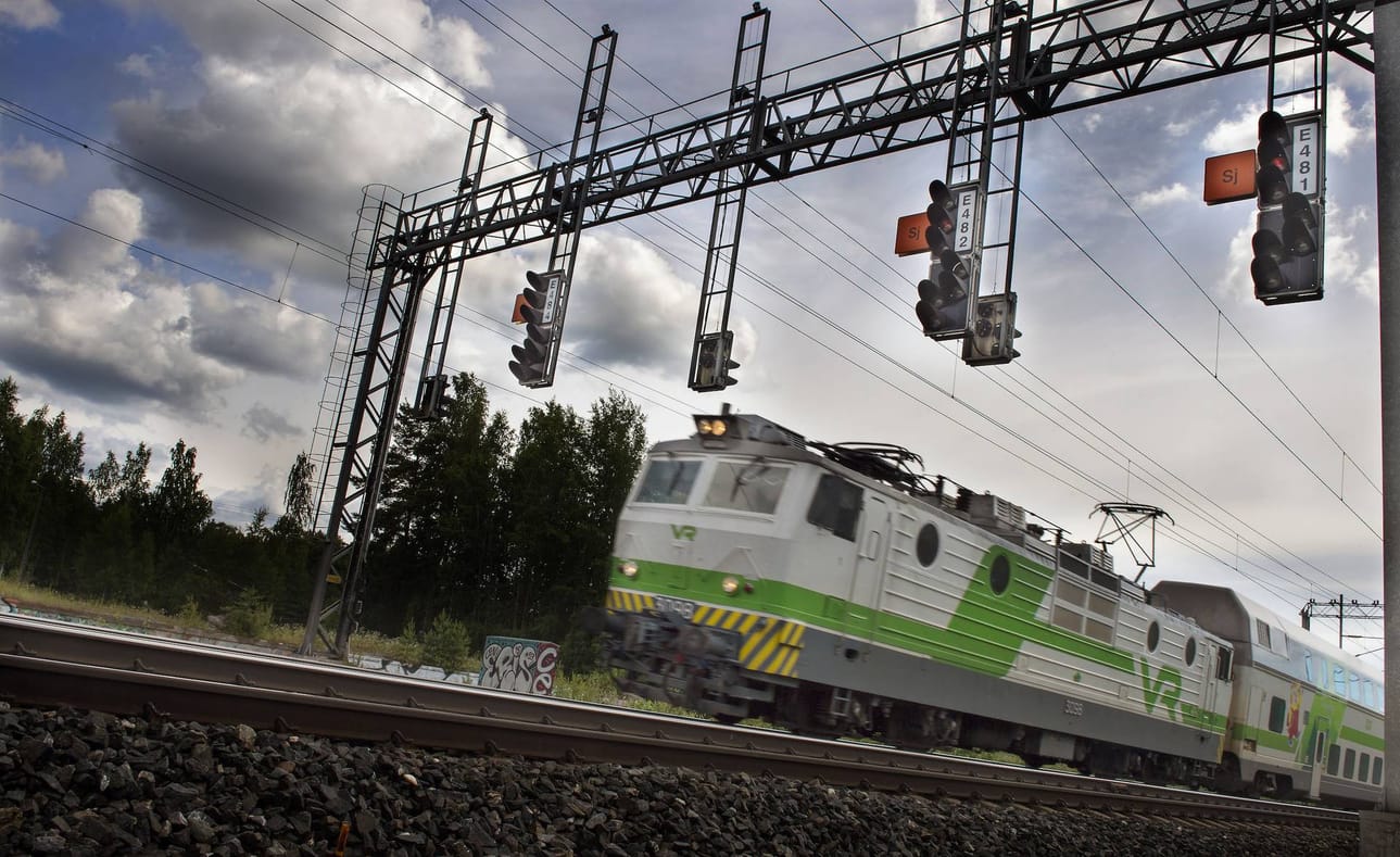 Uusille rataosuuksille saadaan pitkäikäiset led-valot, jotka vähentävät junien myöhästymisiä.