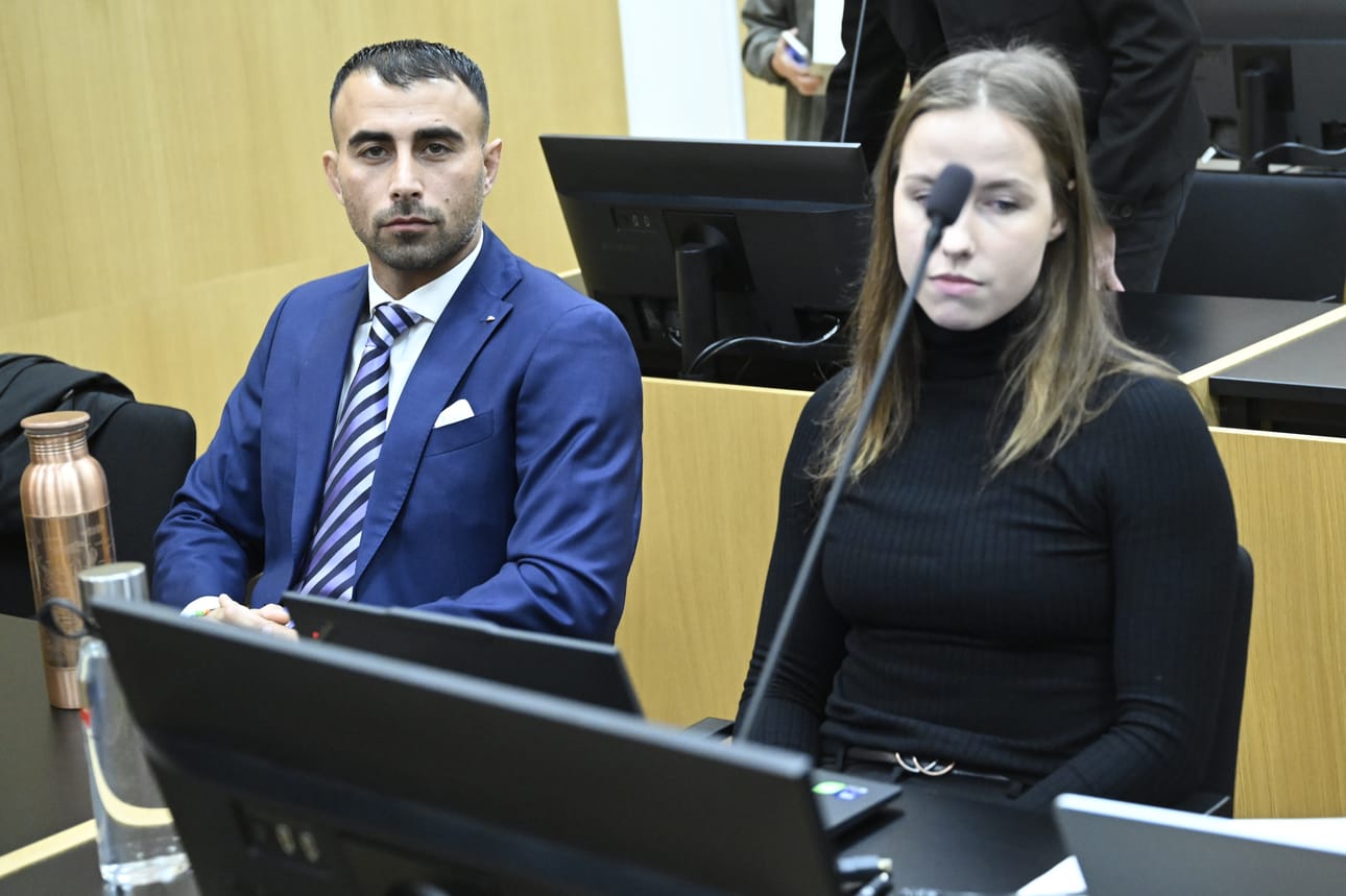 Asiaa käsitellään poikkeuksellisesti yleisön läsnä ollessa. Sekä Makwan Amirkhani että Mira Luoti tahtoivat asian julkista käsittelyä.